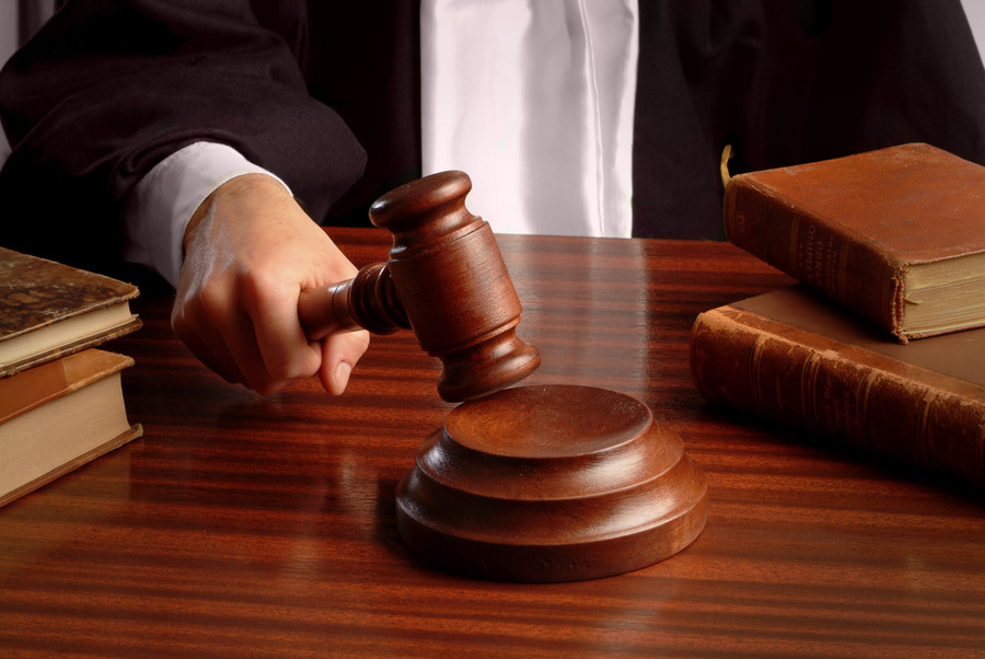 深圳律师事务所解析：违约合同的法律迷宫，如何找到出口？