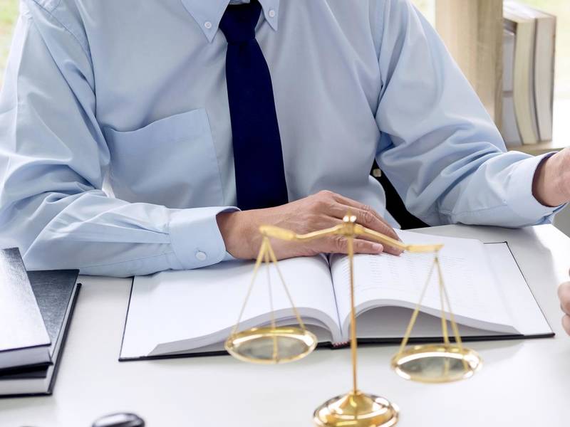 深圳合同律师解析：如何认定延迟交货的合同违约责任